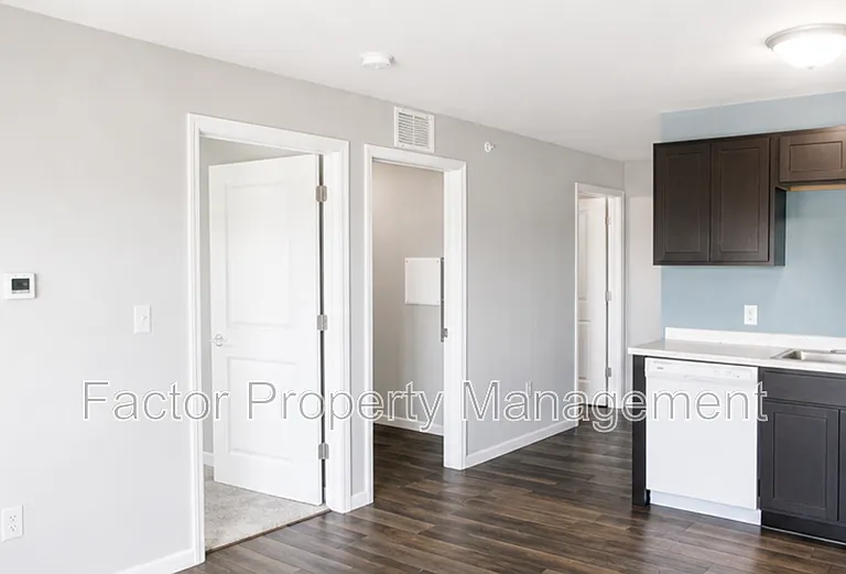 561 Elk St S — Photo 14