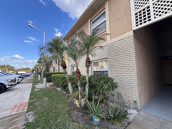 3rd image of 2424 Barley Club Ct APT 2