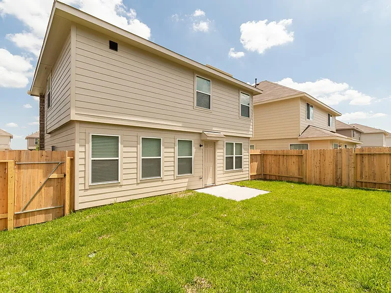 Hailey Harbor Dr — Photo 15