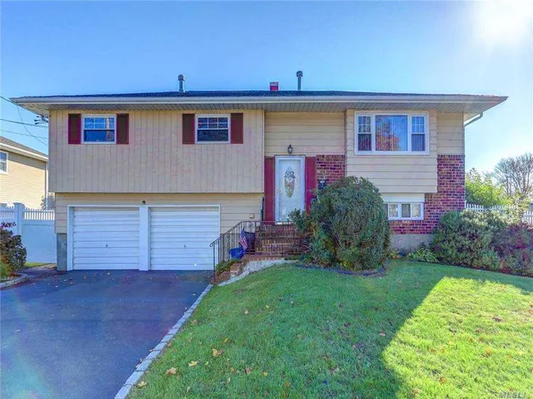 2 Florida St, Deer Park, NY 11729