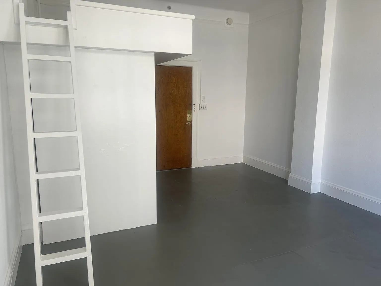 Studio, $1,390 — Photo 2