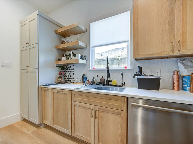 18 Sidney St #A — Photo 14