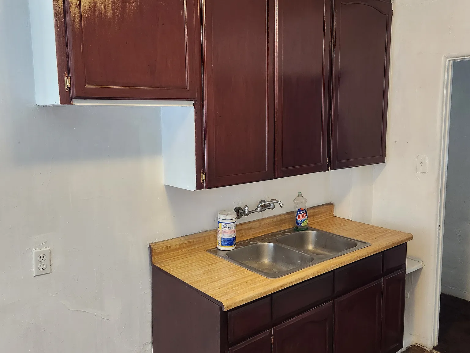 1 bed, 1500 sqft, $1,200 — Photo 3