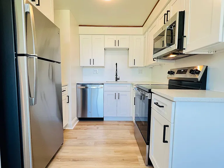 554 Bigelow St — Photo 3