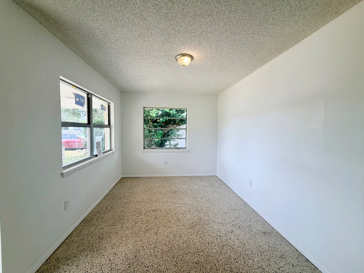 3 bed, 1.0 bath, 1072 sqft, $1,500 — Photo 2