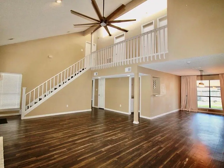 4701 Spring Ln — Photo 3