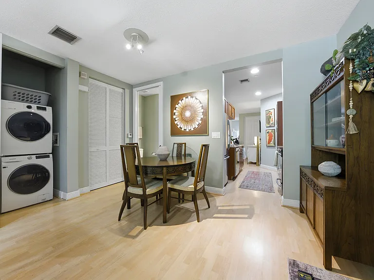 232 SW 14th Ave — Photo 5