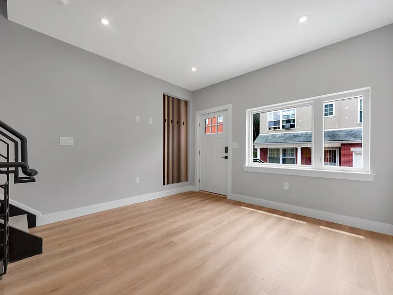 2311 Cross St — Photo 15