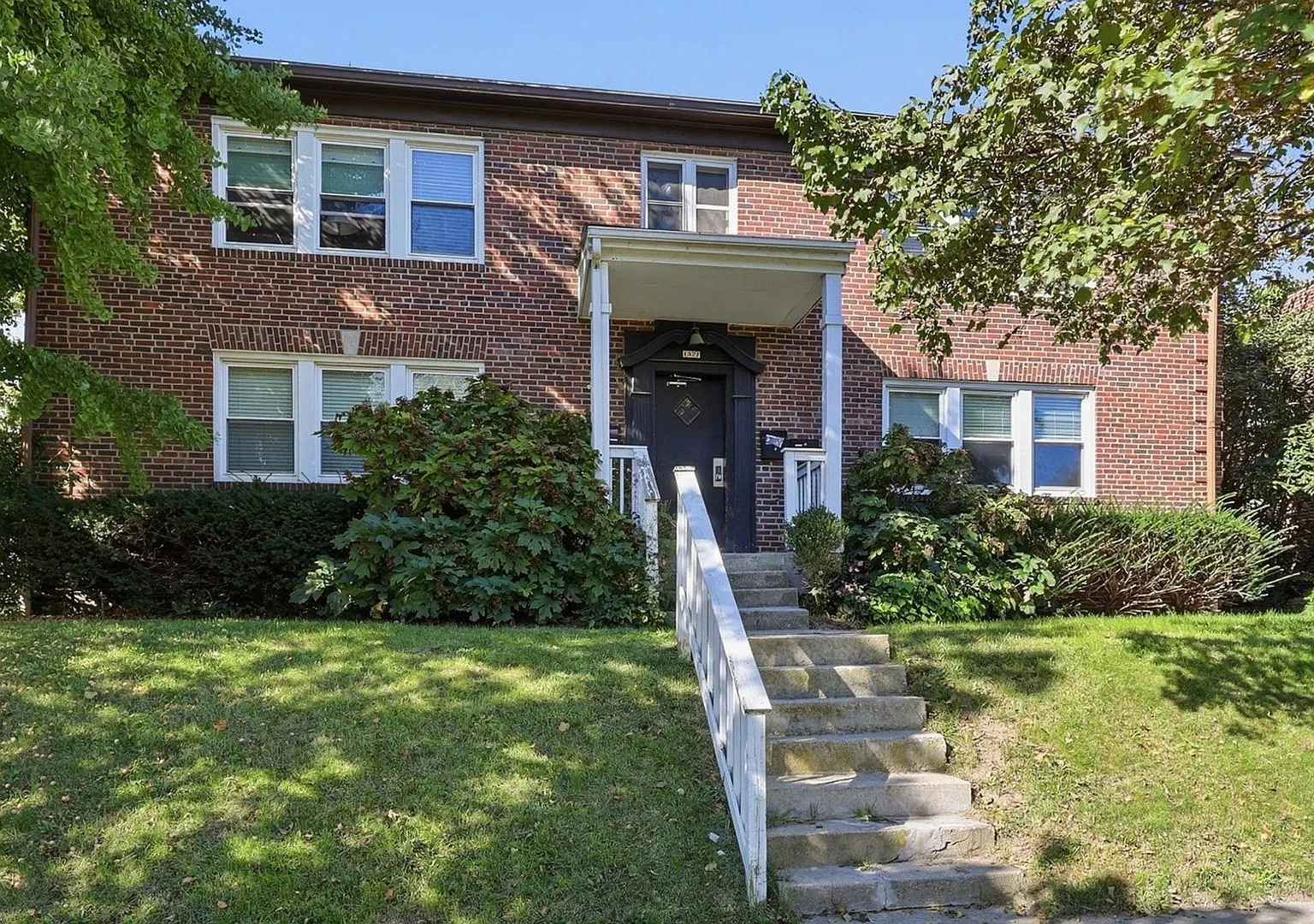 1377 Northwest Blvd - Apt A — Photo 1