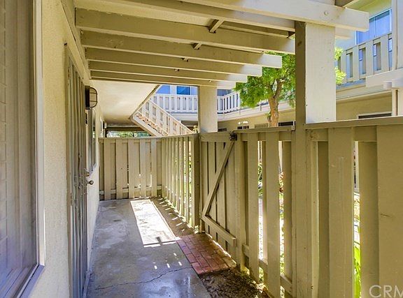 4th image of 3301 Santa Fe Ave APT 44