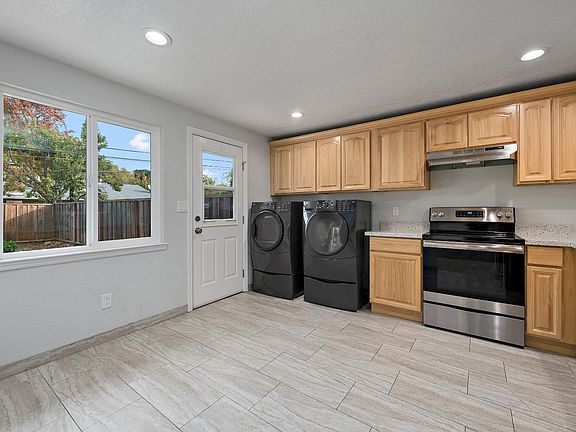 4th image of 1169 Bismarck Dr