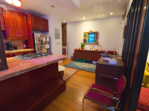 811 Walton Avenue image 9 of 13