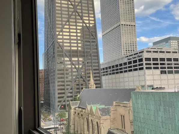 110 E Delaware Pl, Chicago, IL 60611