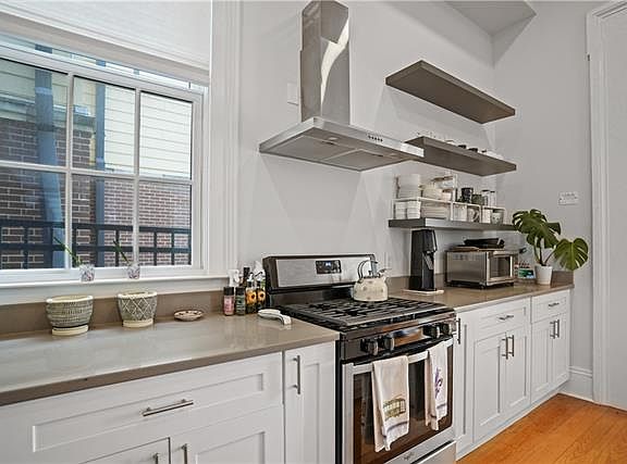 4th image of 1809 Carondelet St