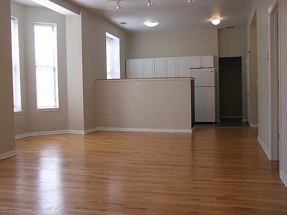 2nd image of 708 N Hoyne Ave APT 2
