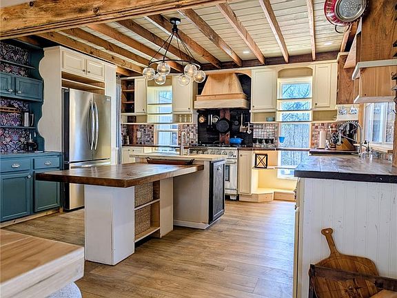 4th image of 421 Dogwood Ln