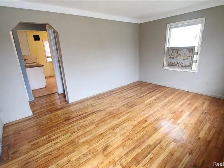 15890 W Parkway St — Photo 3