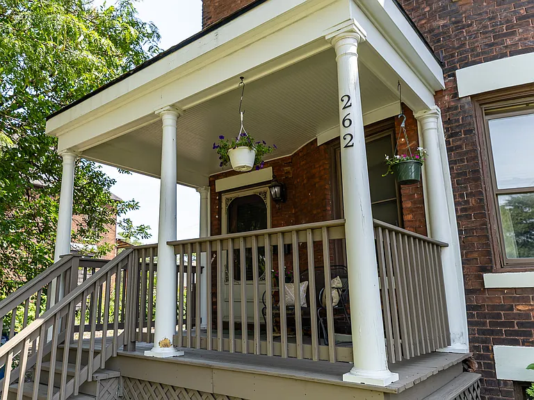 262 W Grand Blvd — Photo 2