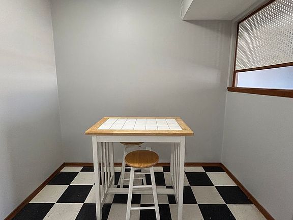 4th image of 4311 Charles St Suite 6