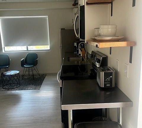 4th image of 834 S 6th Ave #203