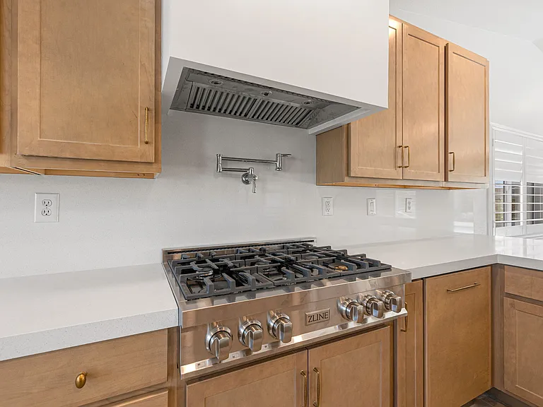 76 Sutton Pl S — Photo 11