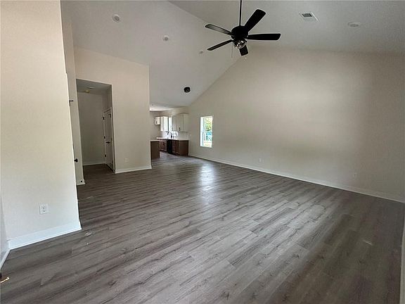 4th image of 440 N Prairie St