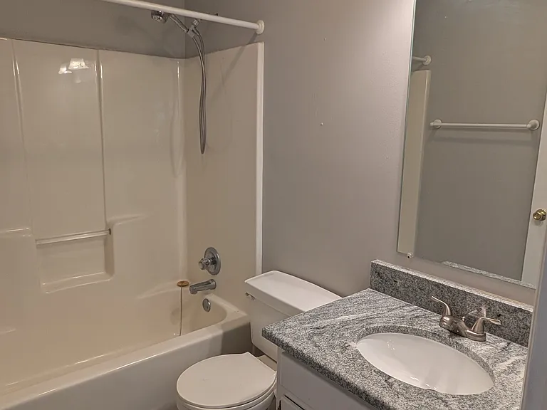 116 Paxton Ct — Photo 28