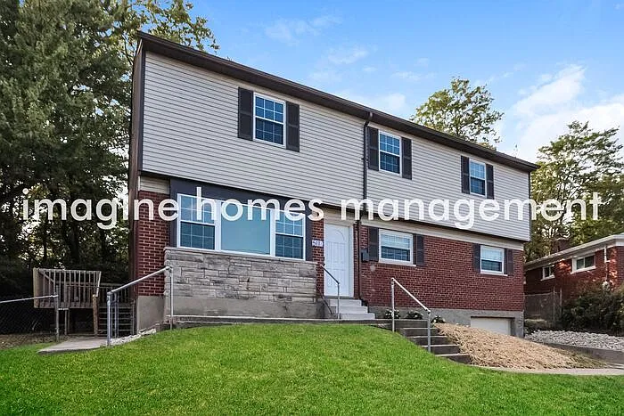 4 bed, 2.0 bath, 2506 sqft, $2,495 — Photo 2
