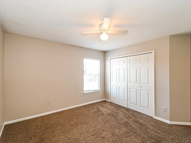 413 Cottage Cove Ct — Photo 12
