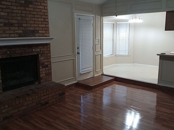 2nd image of 707 W Lynn Creek Dr
