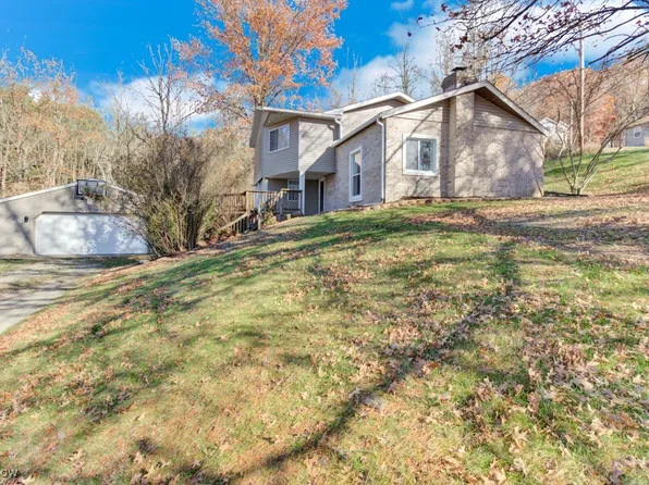 27 Delaware Trl, Malvern, OH 44644