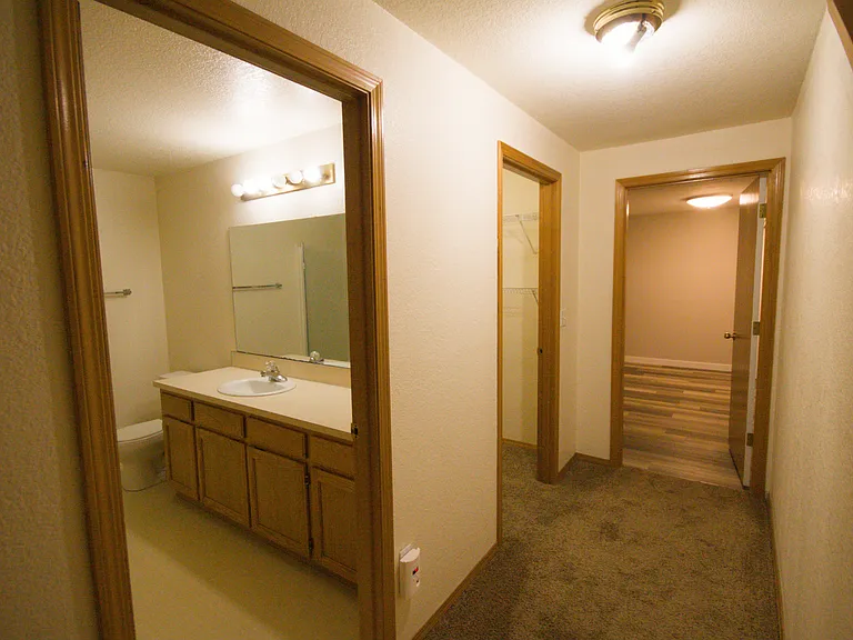 1819 Skyline Ct S — Photo 11
