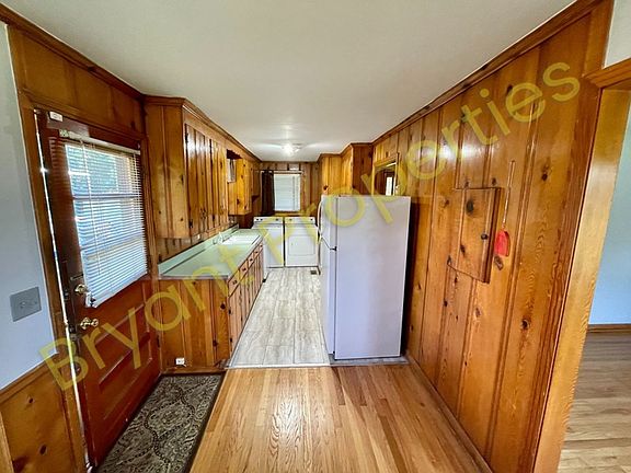 4th image of 723 Cheryl Ave