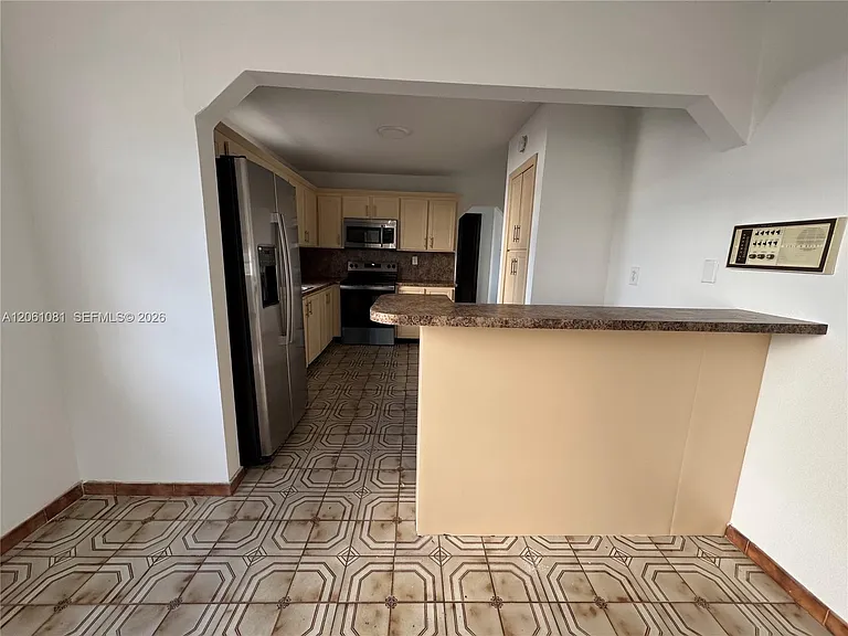 2524 SW 6th St — Photo 13
