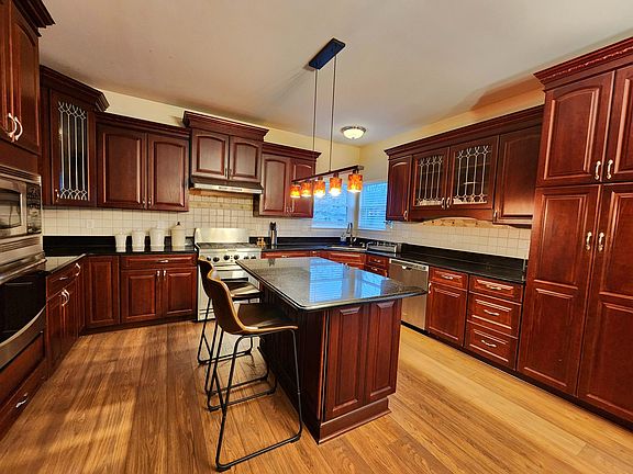 2nd image of 4640 Nutmeg Dr