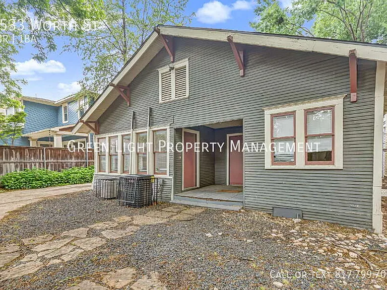 4533 Worth St — Photo 14