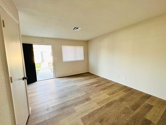 4th image of 603 N Carlsbad St #502
