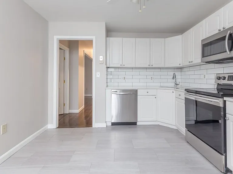 15 Aspinwall Ave #4 — Photo 1