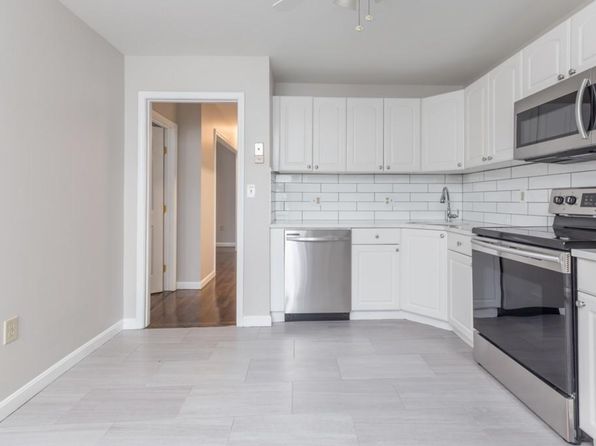 15 Aspinwall Ave APT 4