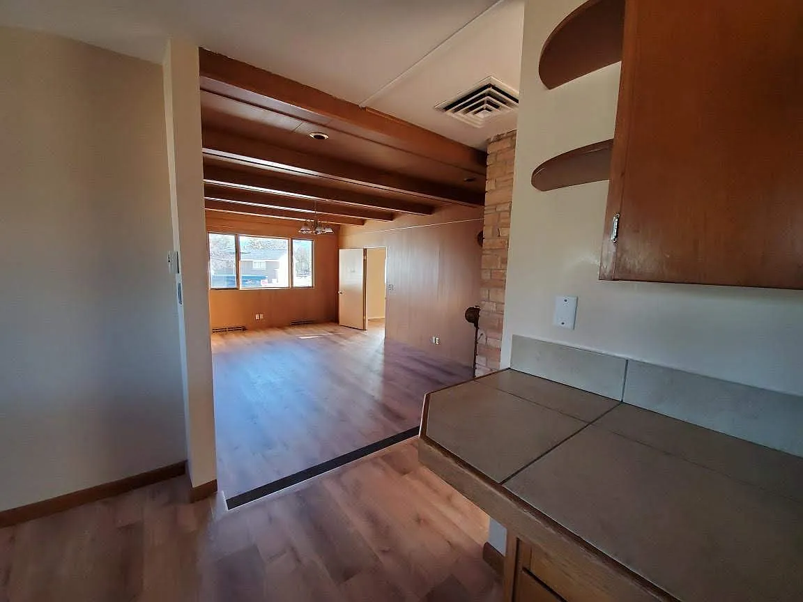 3 bed, 2104 sqft, $1,850 — Photo 2
