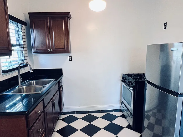535 N Alexandria Ave #101 — Photo 2