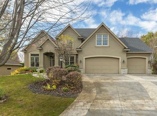 2448 Hidden Lake Dr, Woodbury, MN 55125