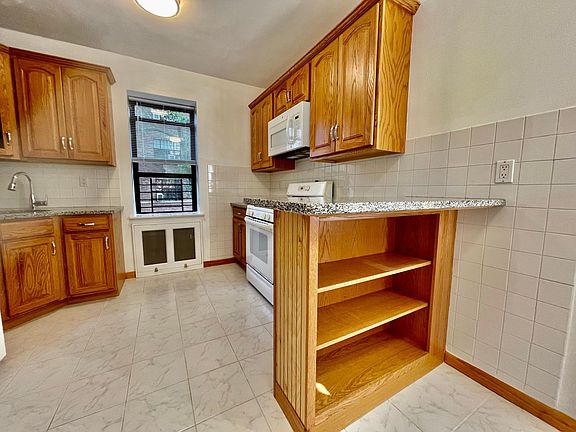 4th image of 300 Main St APT 2C