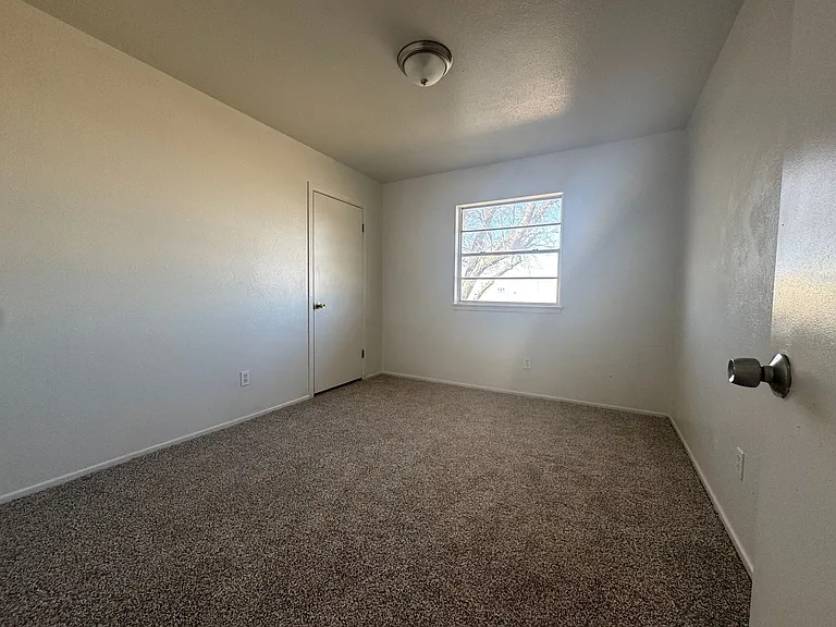 613 S Hemlock Ave — Photo 5