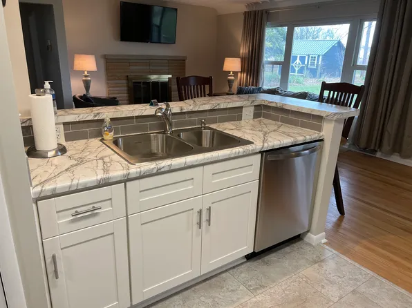 561 Moore Rd, Avon Lake, OH 44012