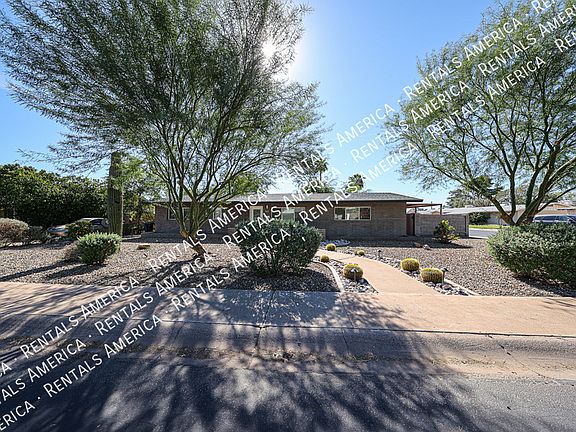 3rd image of 105 E Hermosa Dr