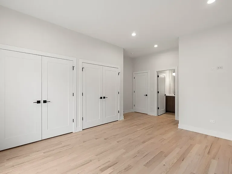 420 E 50th Pl #1 — Photo 18
