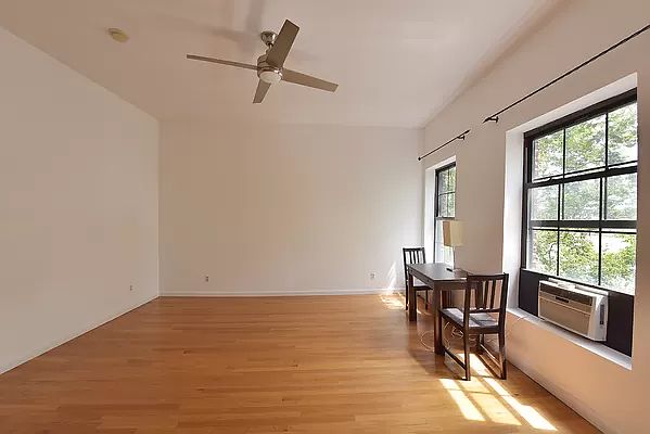 1st image of 129 E 10th St APT 9