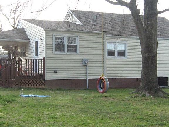 3rd image of 141 Easter Dr