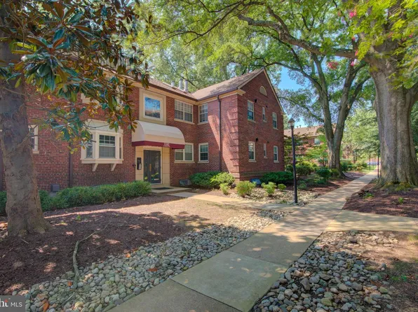 2102 N Scott St APT 109, Arlington, VA 22209